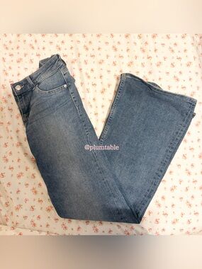 ˚‧ ɞ classic medium wash flare jeans
